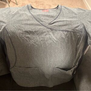 Srub tops and bottoms 
Size Tops are 2xl-3xl
Bottoms Xl